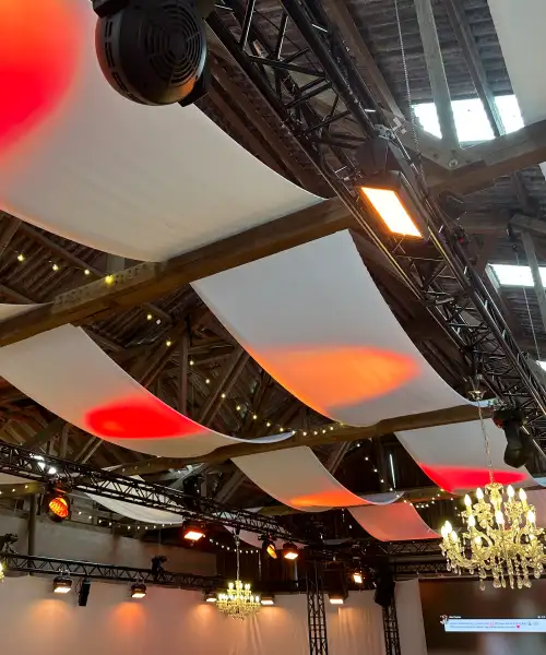 Eventtechnik Veranstaltung Deckenbeleuchtung