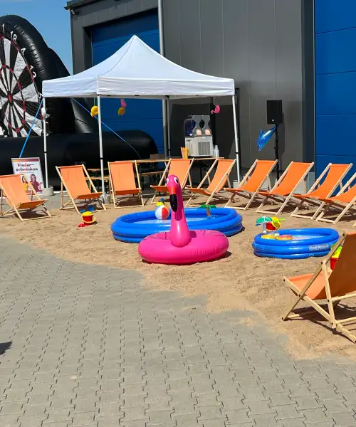 Strandstühle auf dem Sand - Beachfeeling