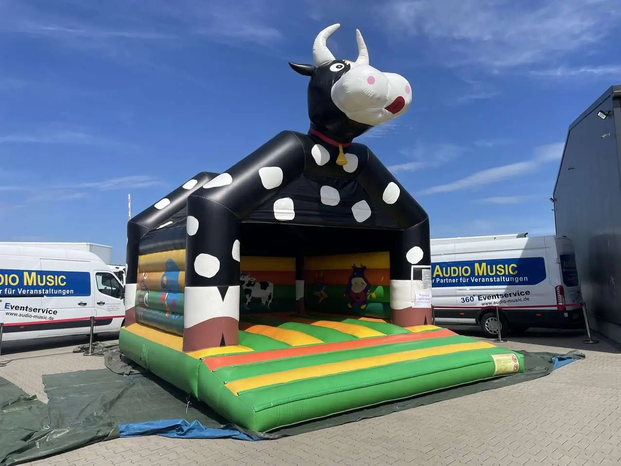 Eventmaterial Hüpfburg