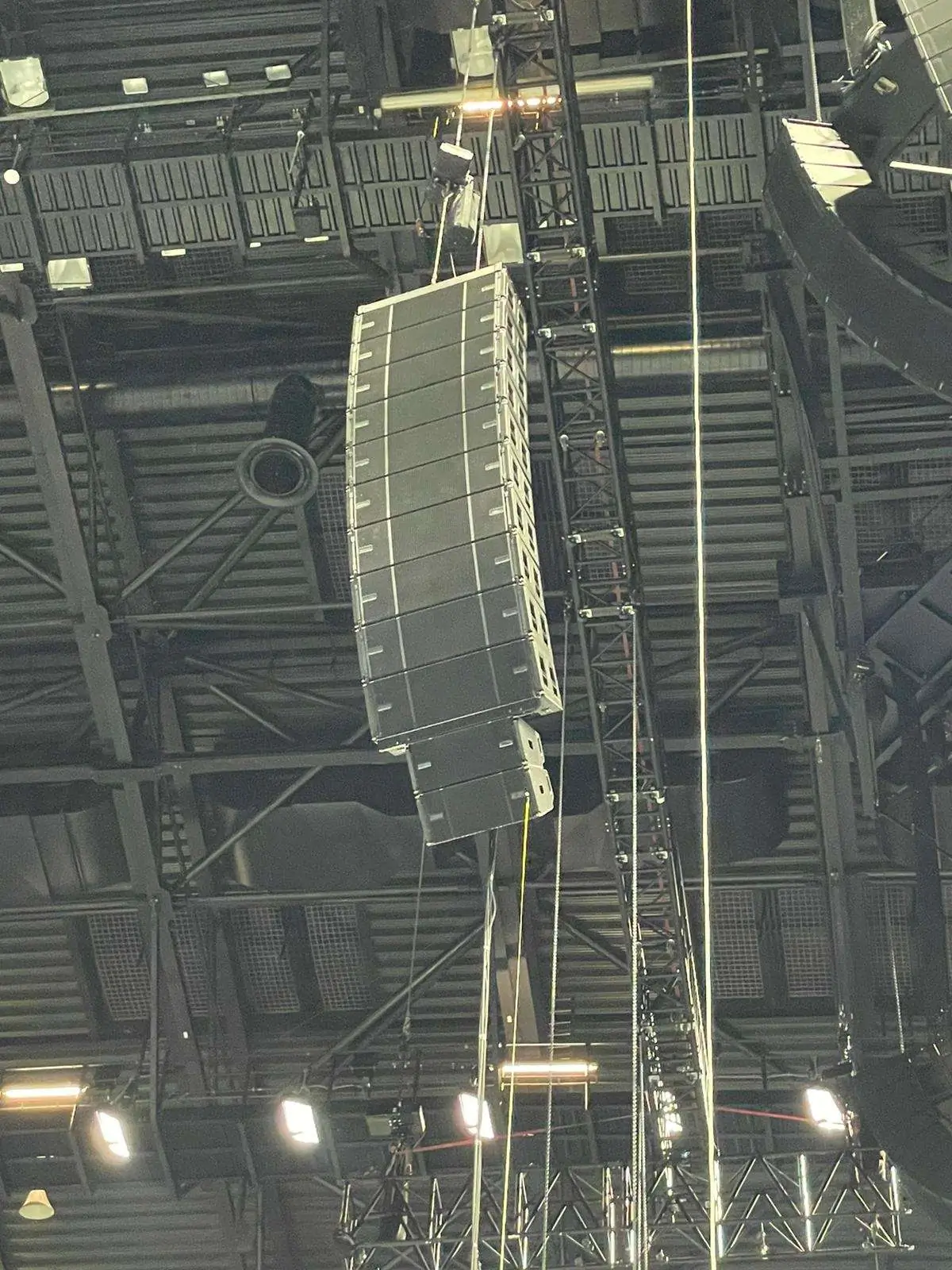 Lautsprecher hängend