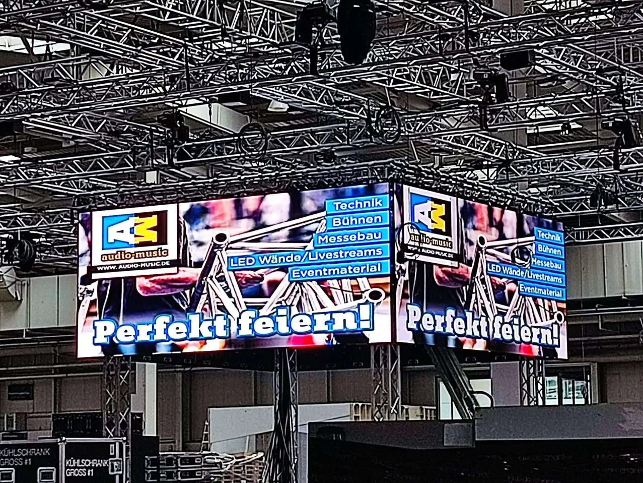 LED-Wand hängend im Truss
